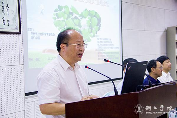 7我校校长侯长林主持开幕式.jpg