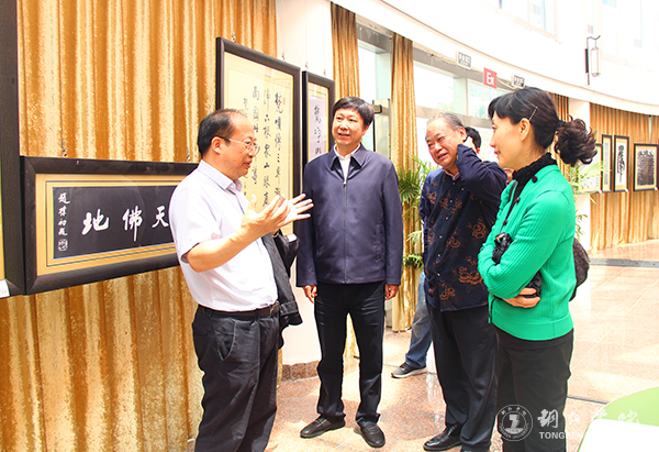 8参观梵净山人文生态馆.jpg