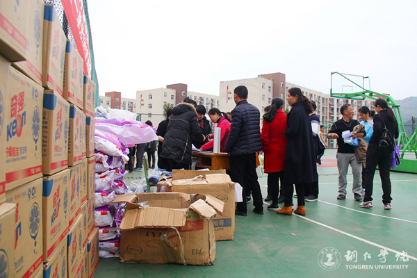 我校开展庆“三八”趣味活动