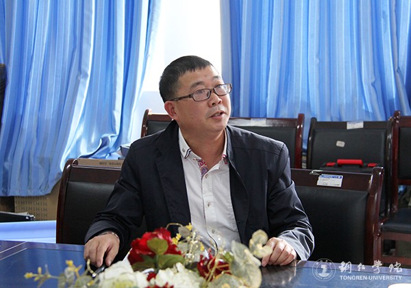 4马克思主义学院院长皮坤乾作总结发言.jpg