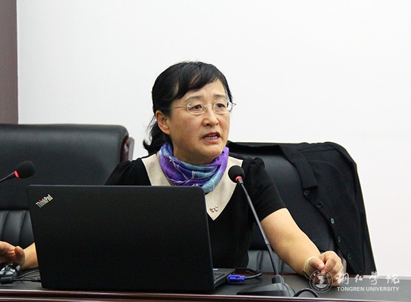 2贵州师范大学发展规划处处长谢廷秋教授作讲座.jpg