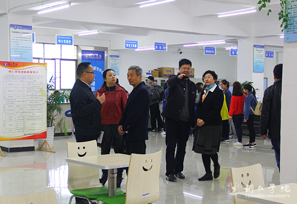 贵州省高校2016年度加快发展目标绩效考核工作组前来我校考核