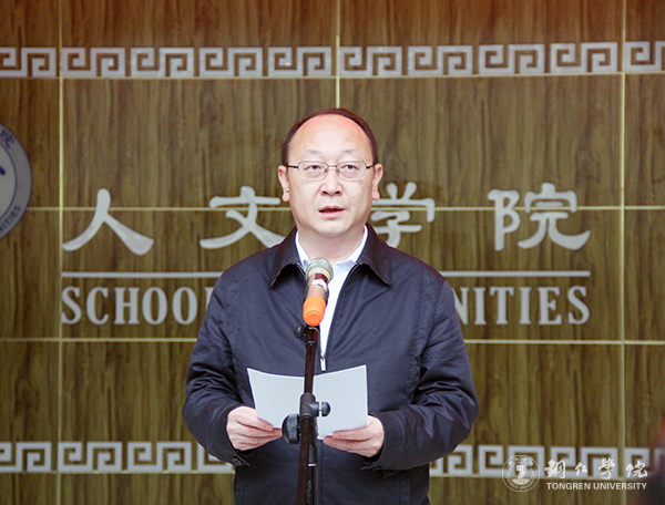 3市委宣传部常务副部长李亚讲话并宣读久久99精品久久久久久久不卡新闻学院成立文件.jpg
