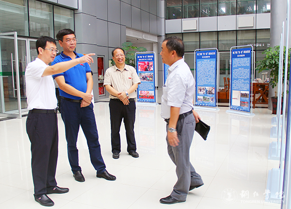 5市委常委、市委宣传部部长夏虹与我校领导、教师交流学校发展事宜.jpg