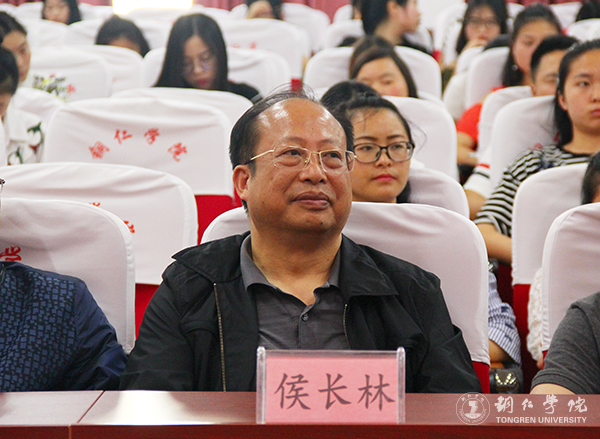 我校举行首届晨光年度文学奖颁奖典礼