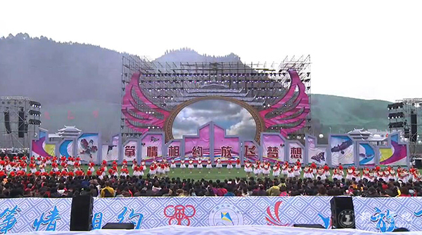 我校583名师生积极为万山风筝节开幕式服务获好评