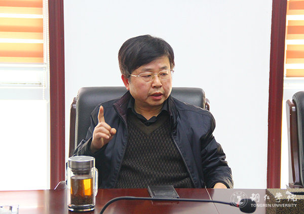 2校党委副书记饶小华对会议作点评指导.jpg
