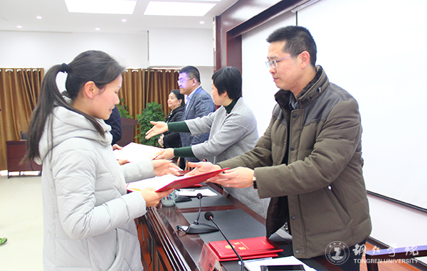 我校八位专家即将赴各区县开展大数据产业智力帮扶工作
