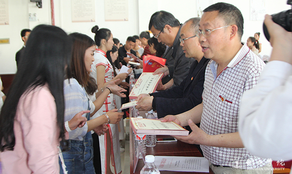 我校召开纪念建团95周年暨“五四”运动98周年表彰大会