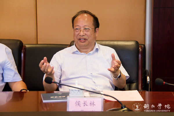 6我校校长侯长林讲话.JPG