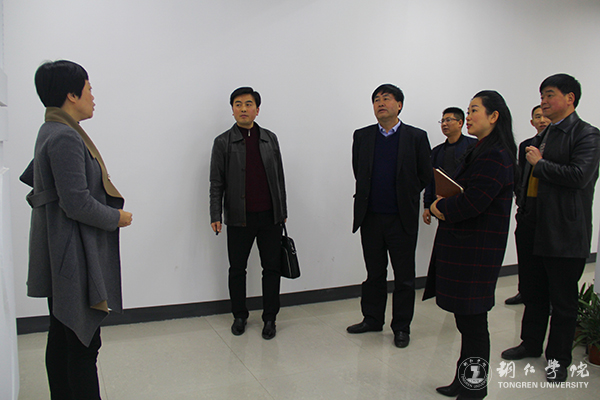 铜仁市就业局局长龙勇一行前来我校调研
