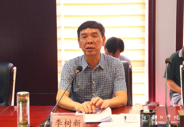 2我校党委书记李树新传达会议精神.jpg