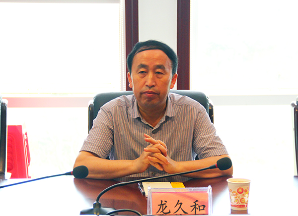 2贵州健康职业学院党委副书记龙久和讲话.jpg